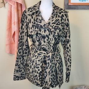 **Vertigo Paris Lg Cheetah Print Short Trench Coat